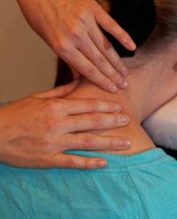 Nackenmassage auf dem Massagestuhl